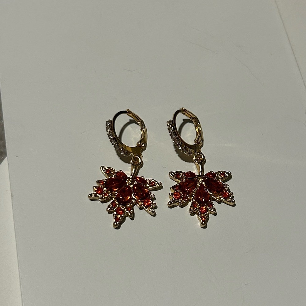 ‼️Sparkling Autumn Leaf Drop Earrings 🍁 - Picture 3 of 3